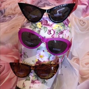 3 (three) brand new pairs of sunglasses